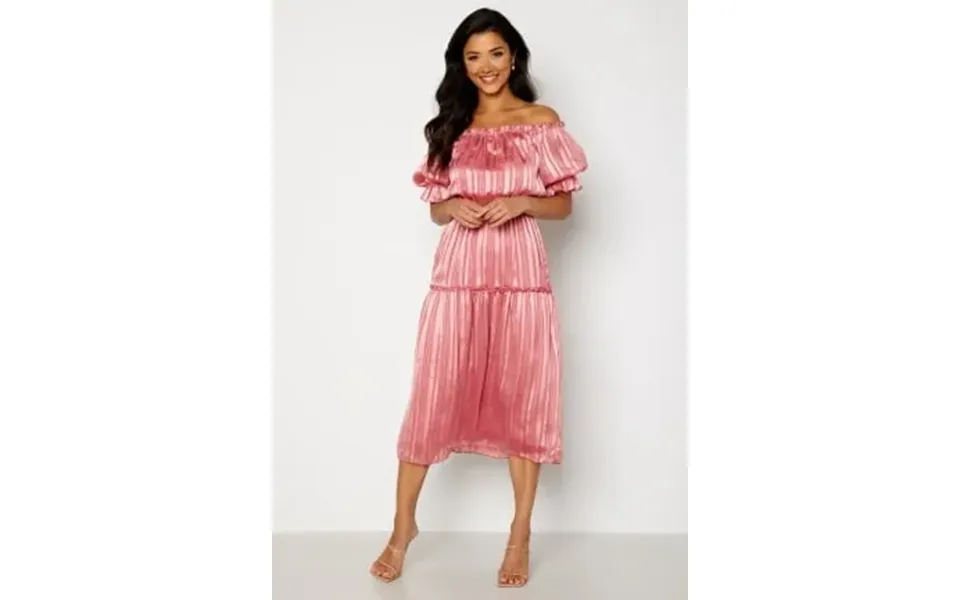 Selecting a dress for the New Year's corporate party 2024 Bubbleroom Bubbleroom Occasion Freeda Off Shoulder Dress Pink 3xl 95379844 large 1