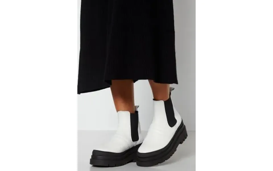 Fashionable women's boots: which ones to wear in 2024? Bubbleroom Bianco Dema Short Boot 800 White 39 33302050 5714626516665 large